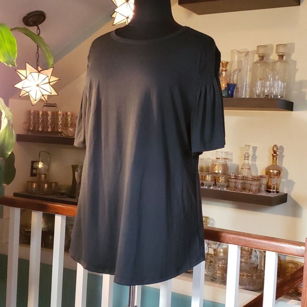 Acting Pro Womans Black Rayon Short Sleeve Relaxed Fit Tunic